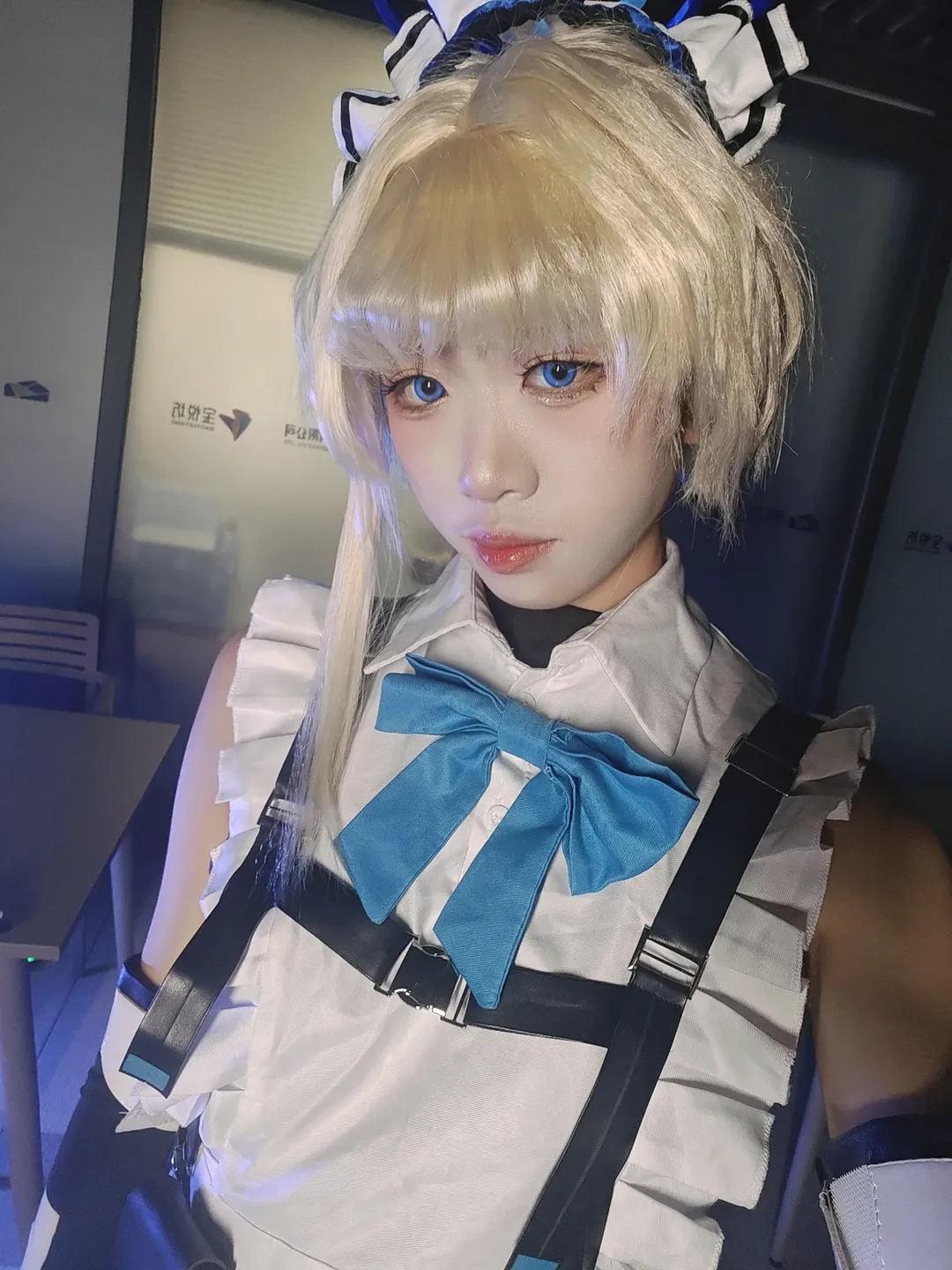 【飞鸟马时cos】冷色光影下的蓝白制服记录