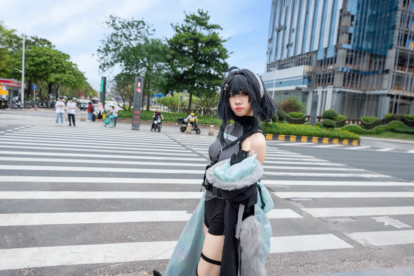 [La Pluma cosplay] Arknights Street Snap: Capturing Sharp Capability on the Crosswalk - Image 3