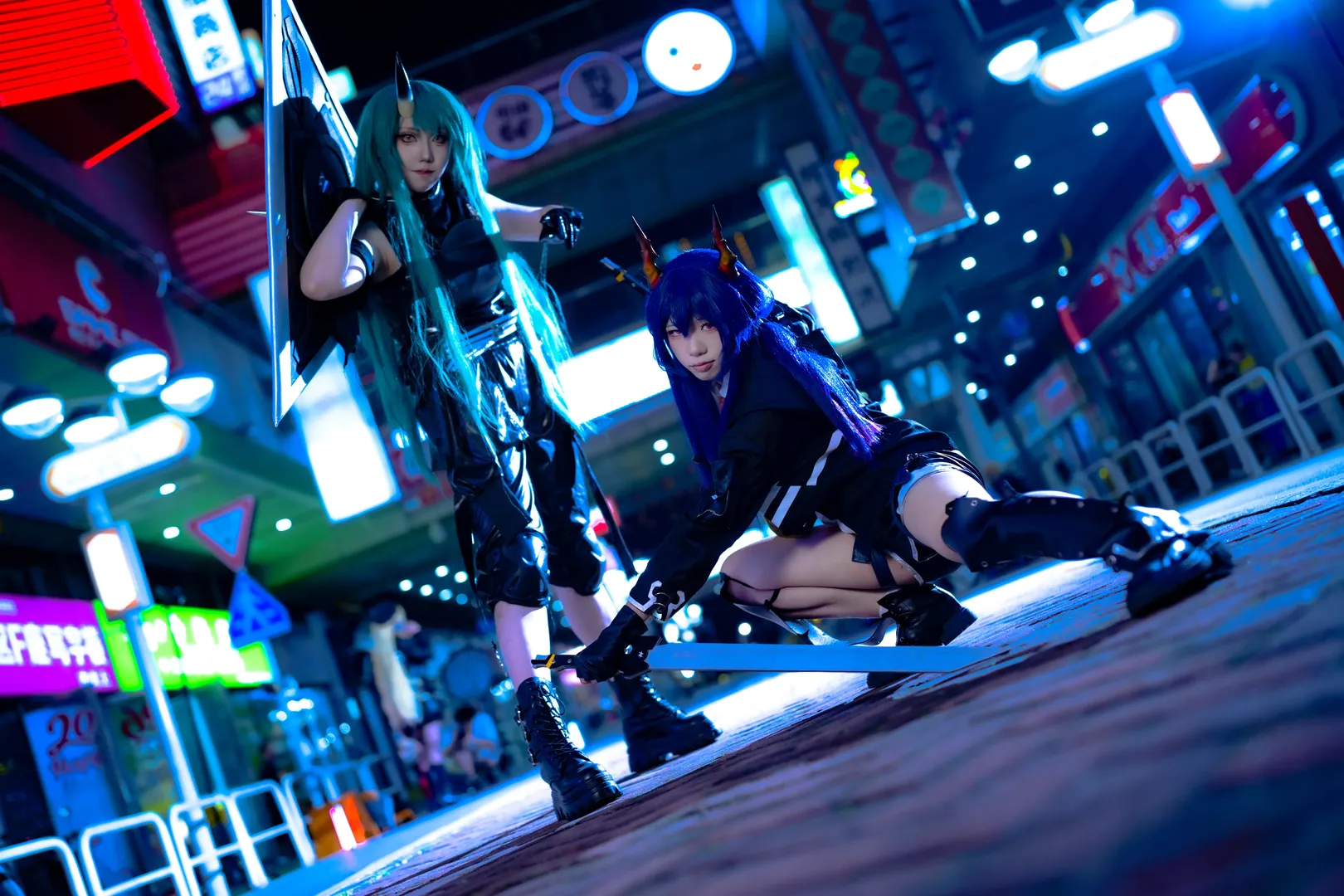 【星熊與陳cos】龍門近衛局雙人組，夜都市低視角出擊 - 第 1 張