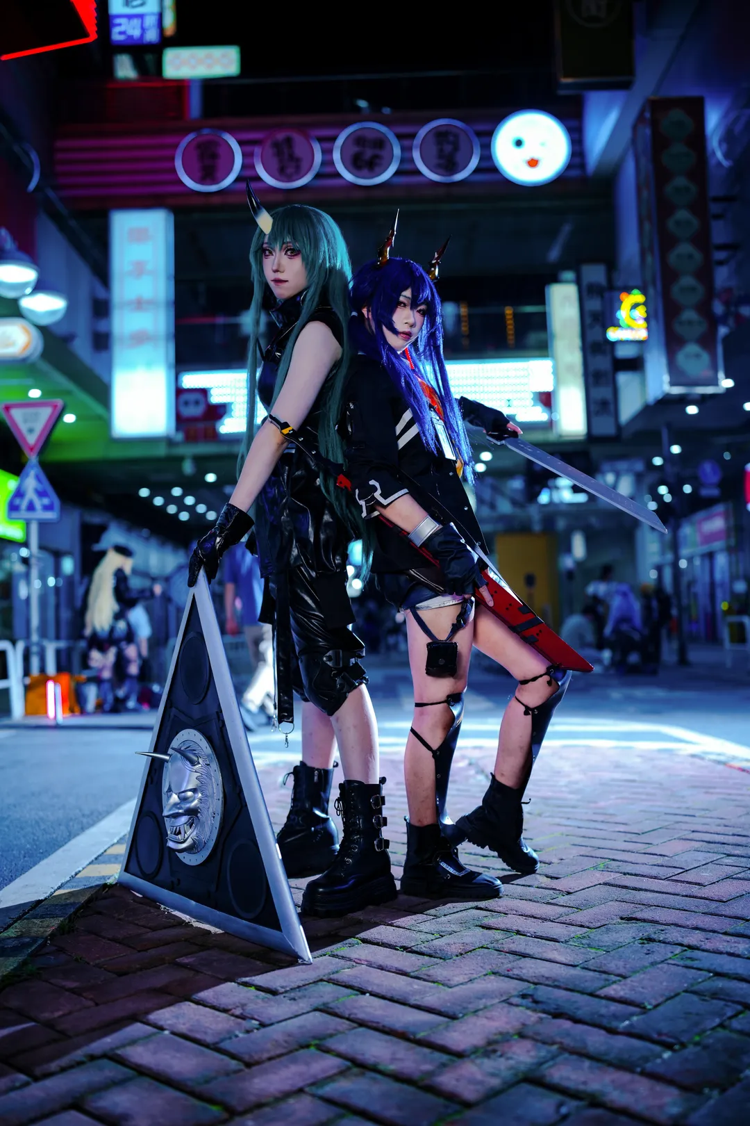 【星熊與陳cos】龍門近衛局雙人組，夜都市低視角出擊 - 第 3 張