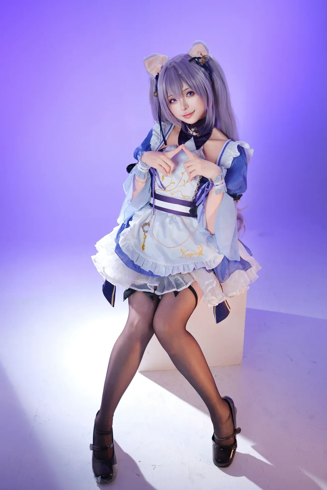 【刻晴cos】原神猫娘系女仆装，黑丝搭配展现反差魅力