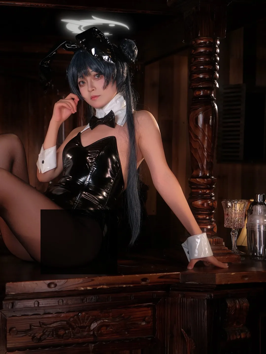 【妃咲cos】蔚蓝档案的兔女郎，暗调酒吧里的黑丝魅影