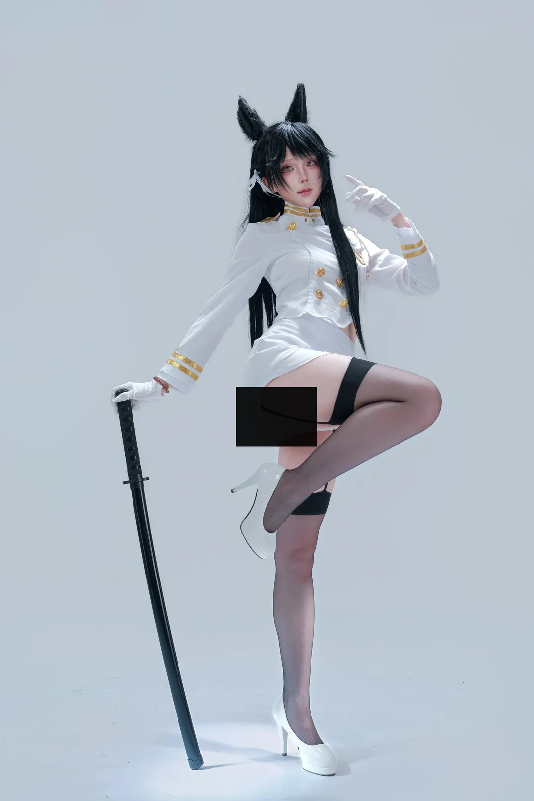 【爱宕cos】碧蓝航线大姐姐，白制服与黑丝的优雅呈现