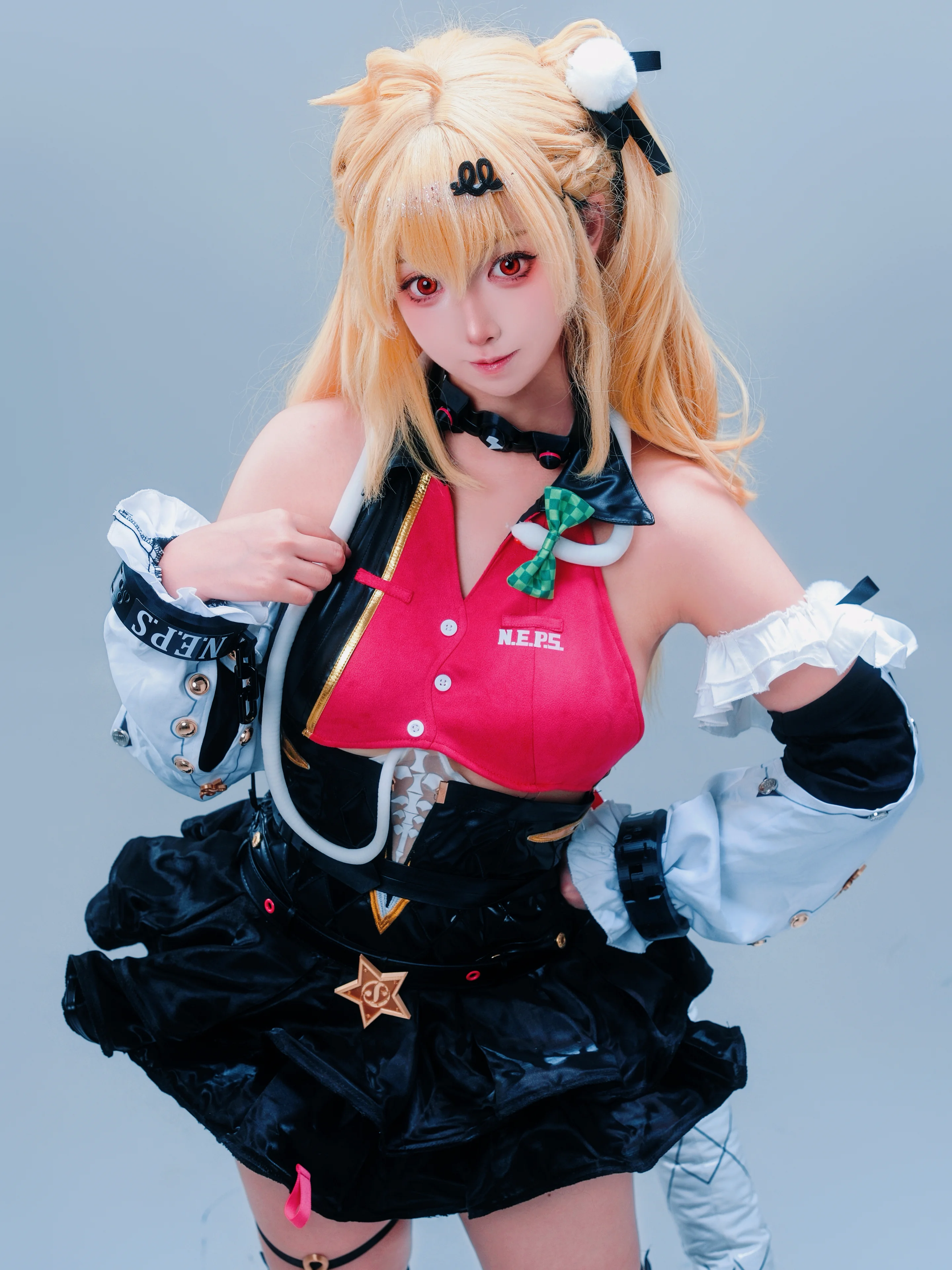 【希希芙cos】绝区零里的色彩碰撞，这套服装细节很戳我 - 第 2 张