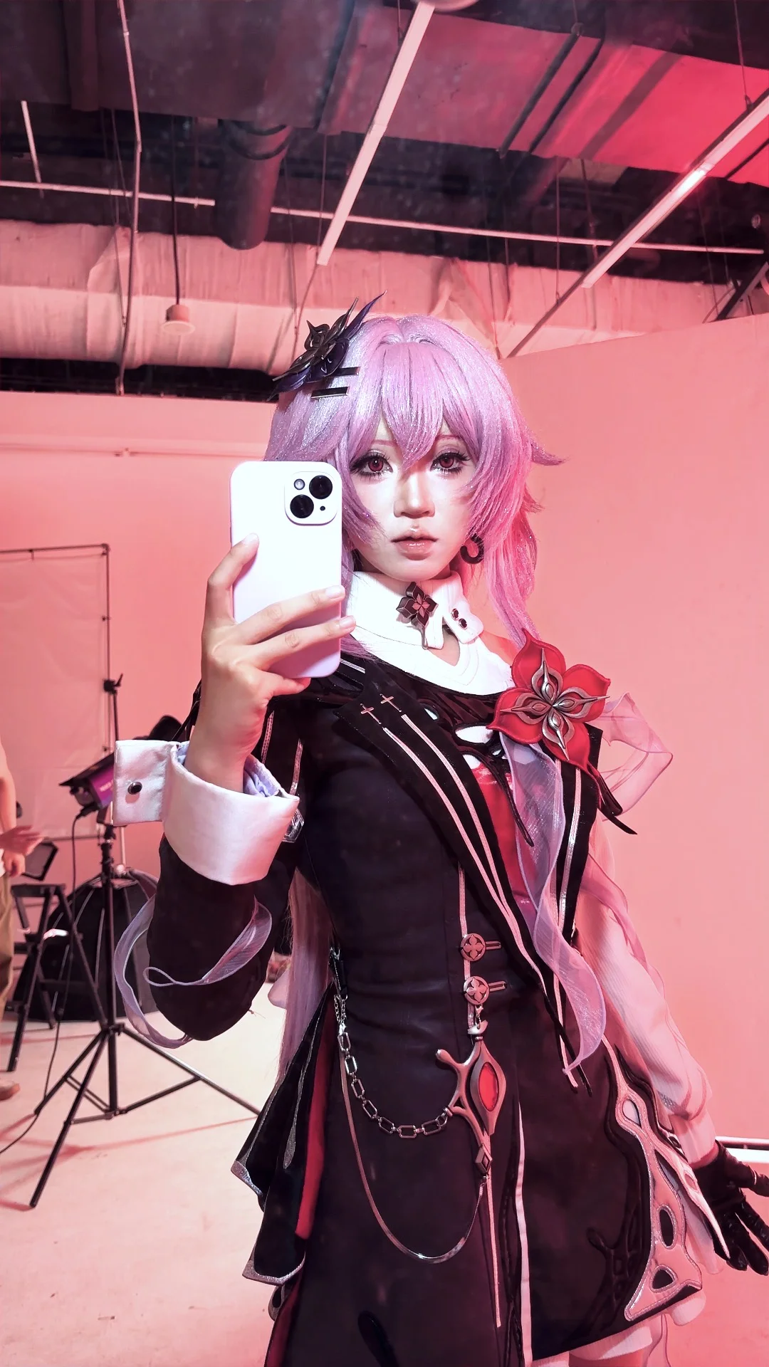 【长夜月cos】崩坏星穹铁道棚拍自拍，在粉色光影里找细节 - 第 1 张