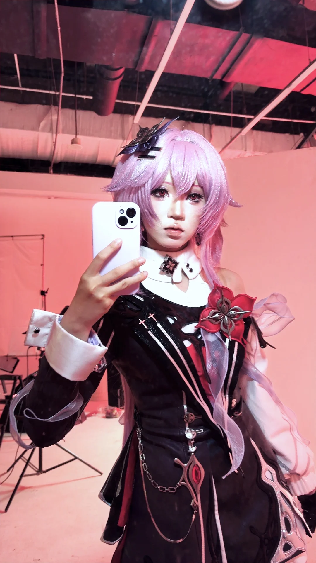 【长夜月cos】崩坏星穹铁道棚拍自拍，在粉色光影里找细节 - 第 2 张