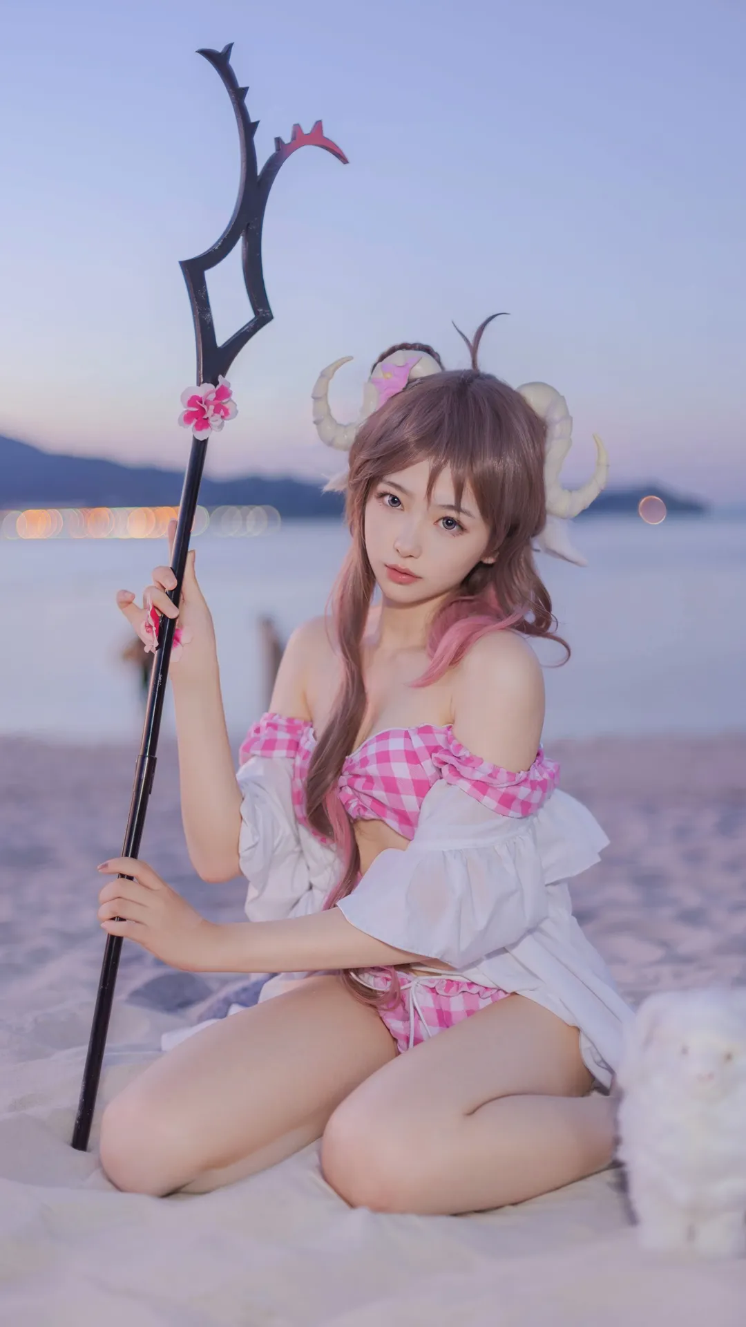 【艾雅法拉cos】明日方舟里的泳装小羊，带你感受海边的夏日 - 第 10 张