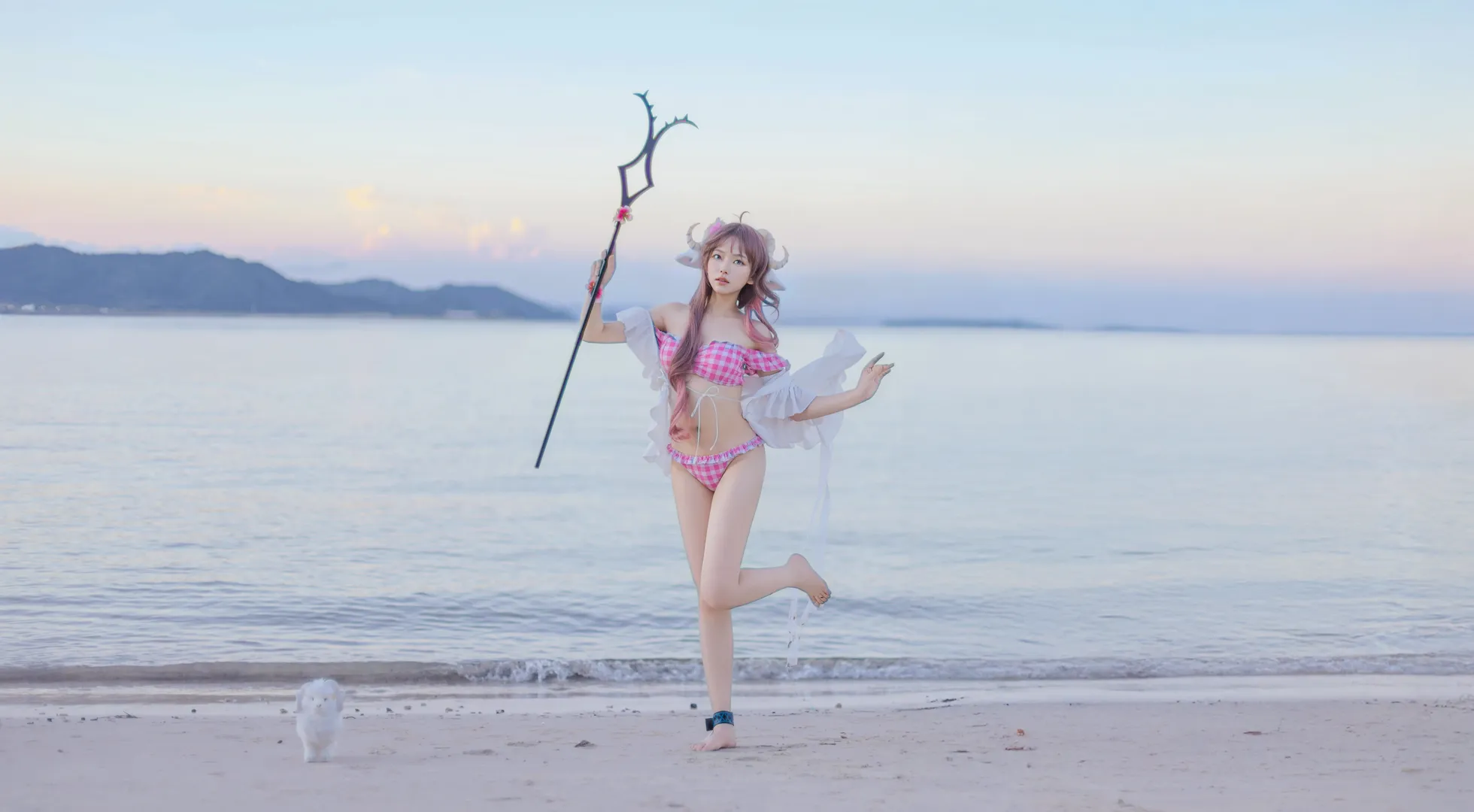 【艾雅法拉cos】明日方舟里的泳装小羊，带你感受海边的夏日 - 第 2 张