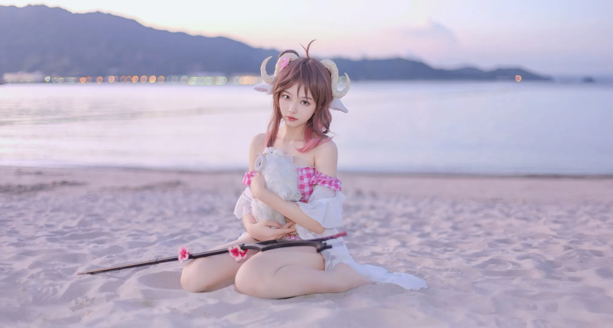 【艾雅法拉cos】明日方舟里的泳装小羊，带你感受海边的夏日 - 第 9 张