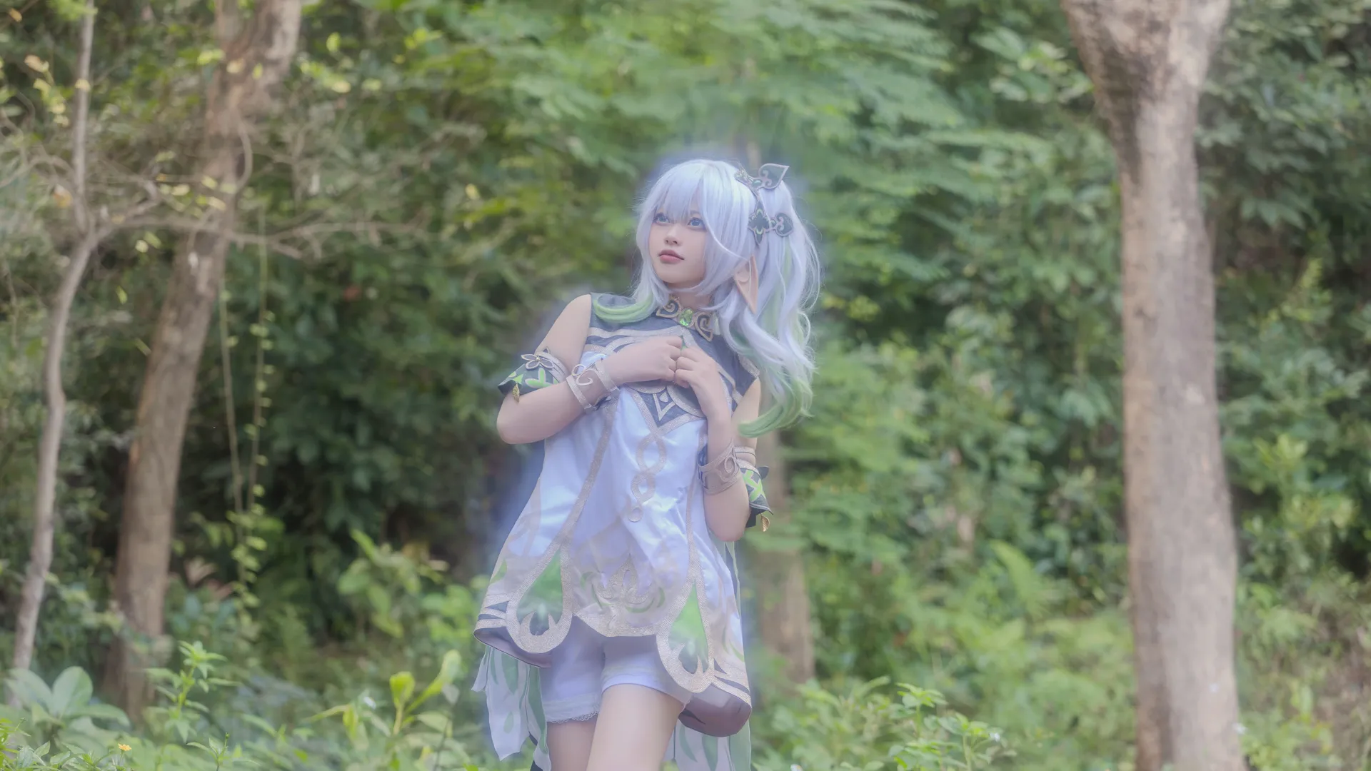 【纳西妲cos】原神小草神在森林里的光影呈现 - 第 1 张