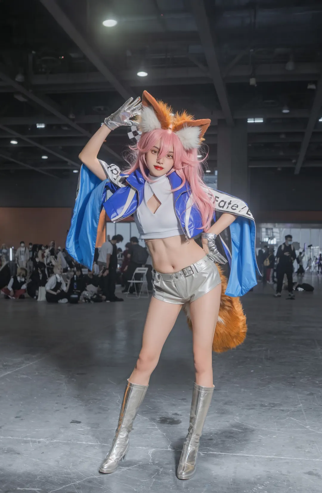 【玉藻前cos】賽車服與高筒靴加持，展區中央的狐狸 - 第 5 張