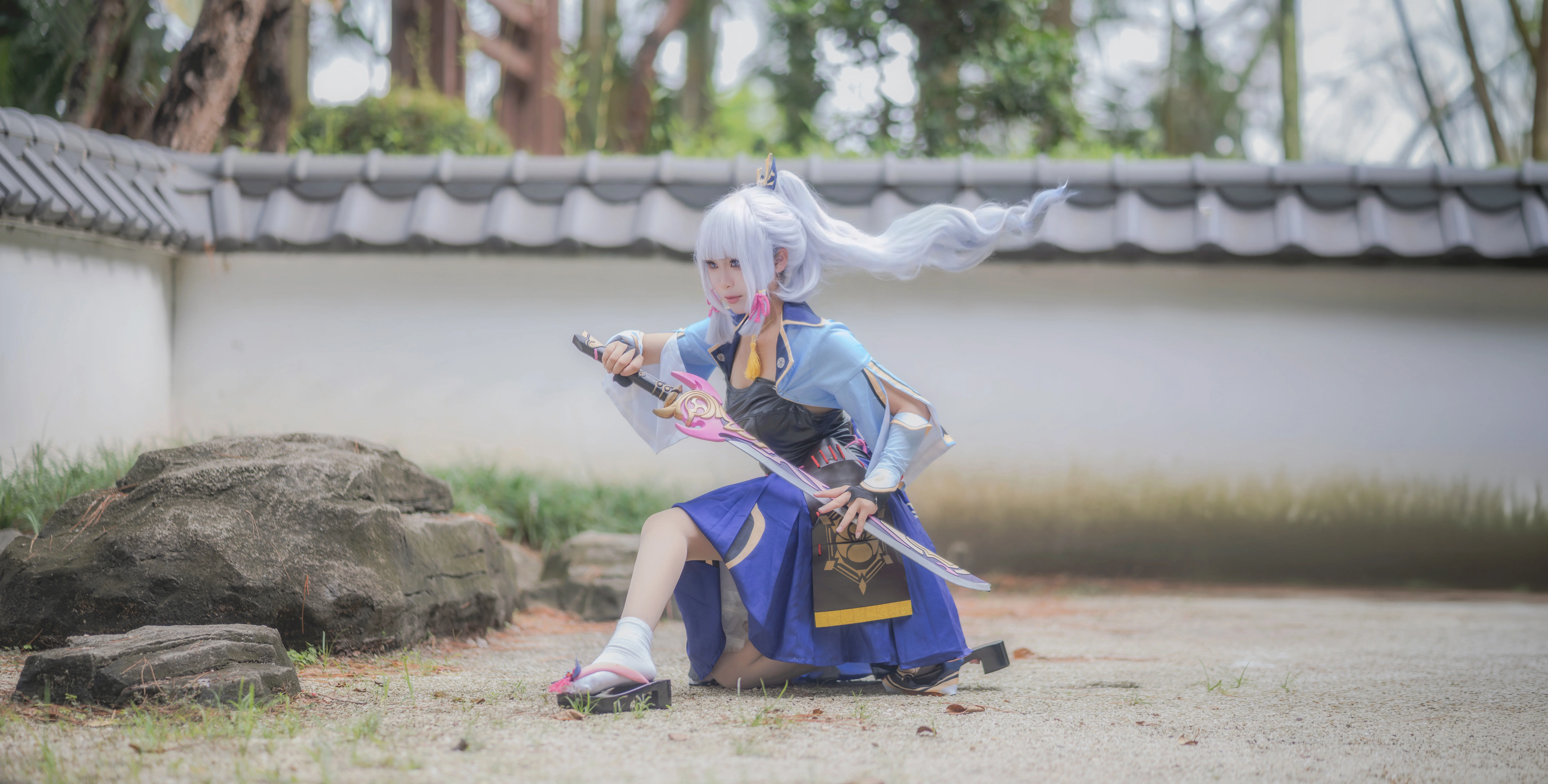 【神里绫华cos】定格在日式庭院里的剑技留影 - 第 1 张