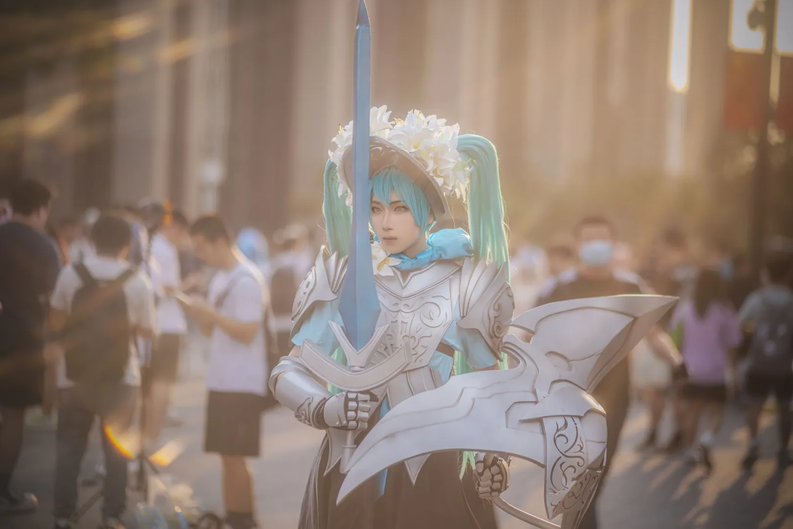 【初音ミク コスプレ】騎士の鎧と巨剣でイベント会場を散策 - 2 枚目