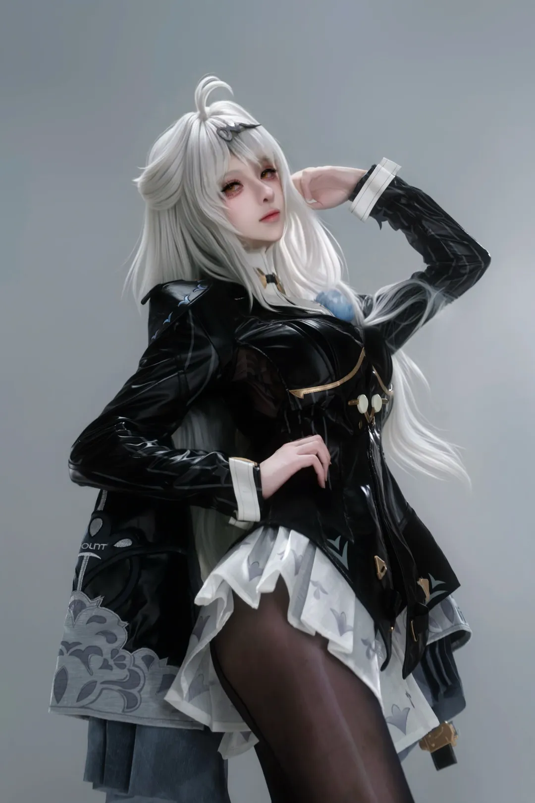 【仪玄cos】绝区零的冷艳特工，漆皮与银发的交织