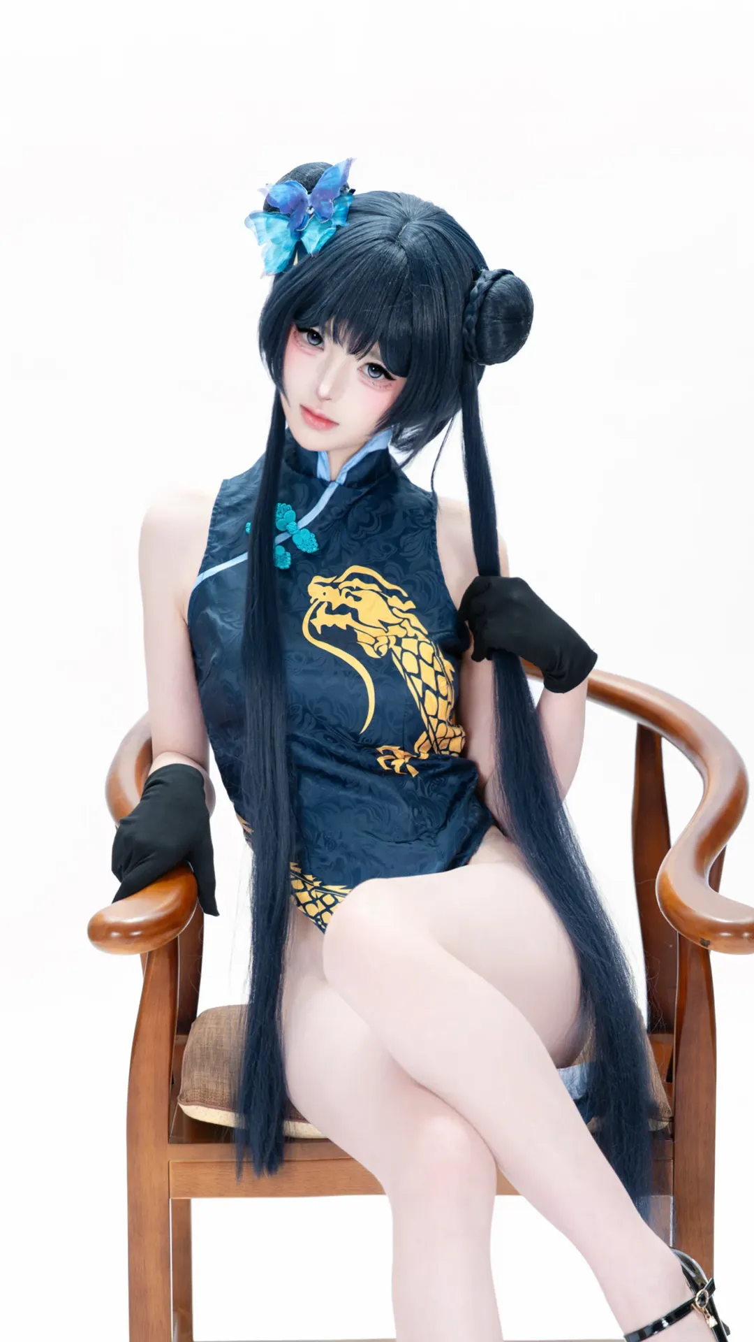 【龙华妃咲cos】蔚蓝档案中的旗袍韵致与优雅坐姿 - 第 1 张
