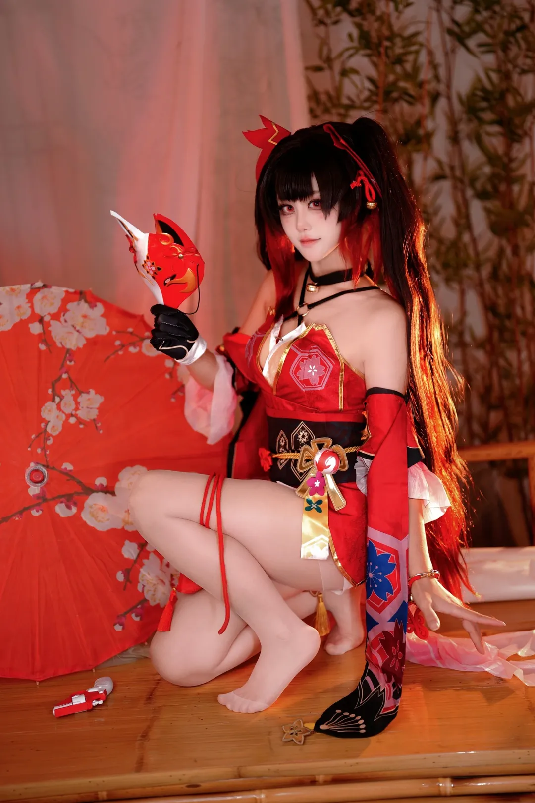 【花火 コスプレ】『崩壊：スターレイル』の狐面少女、縦横いずれも躍動感あふれる美しさ - 1 枚目