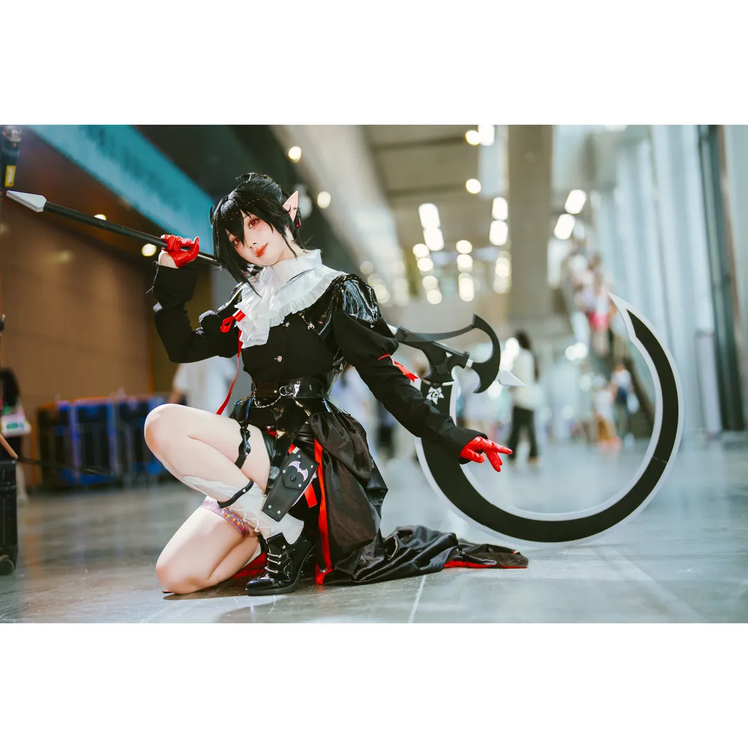 【明日方舟隐德来希cos】五一萤火虫漫展的重装镰刀时刻 - 第 1 张