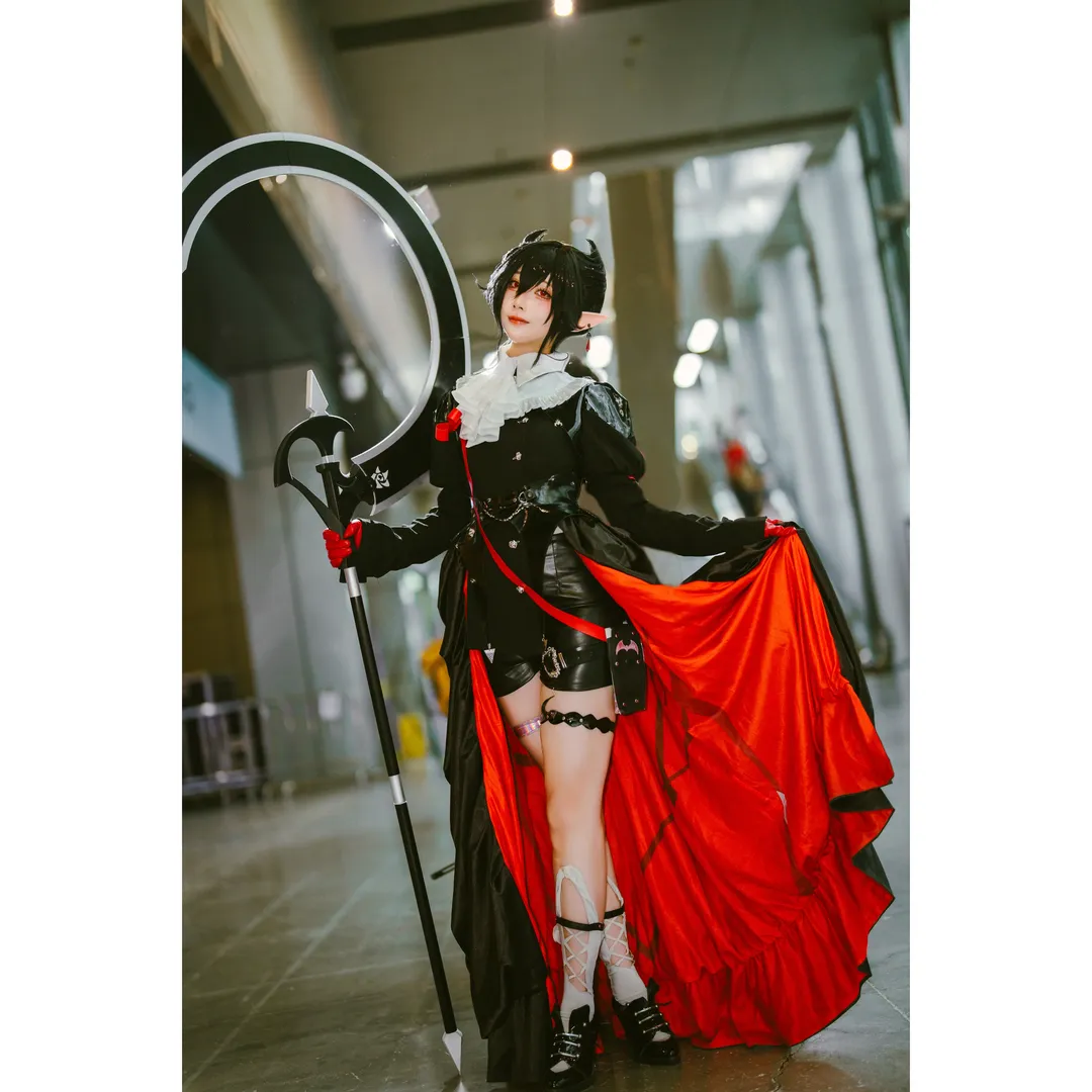 【明日方舟隐德来希cos】五一萤火虫漫展的重装镰刀时刻 - 第 2 张