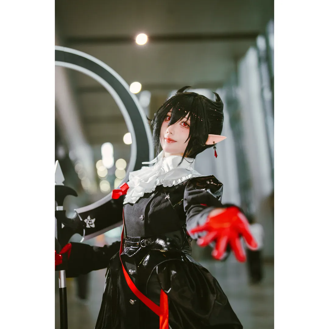 【明日方舟隐德来希cos】五一萤火虫漫展的重装镰刀时刻 - 第 3 张