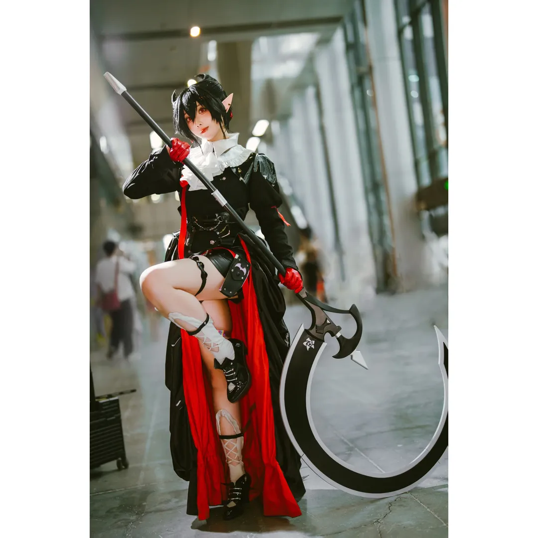 【明日方舟隐德来希cos】五一萤火虫漫展的重装镰刀时刻
