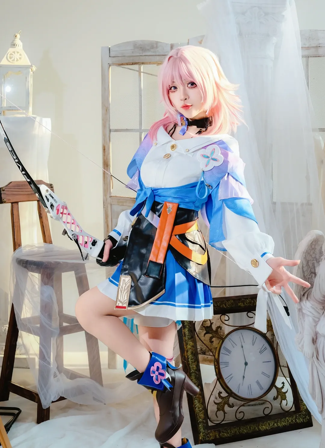 【三月なのか コスプレ】『崩壊：スターレイル』、ピンク髪少女のファンタジックな室内撮影会 - 1 枚目