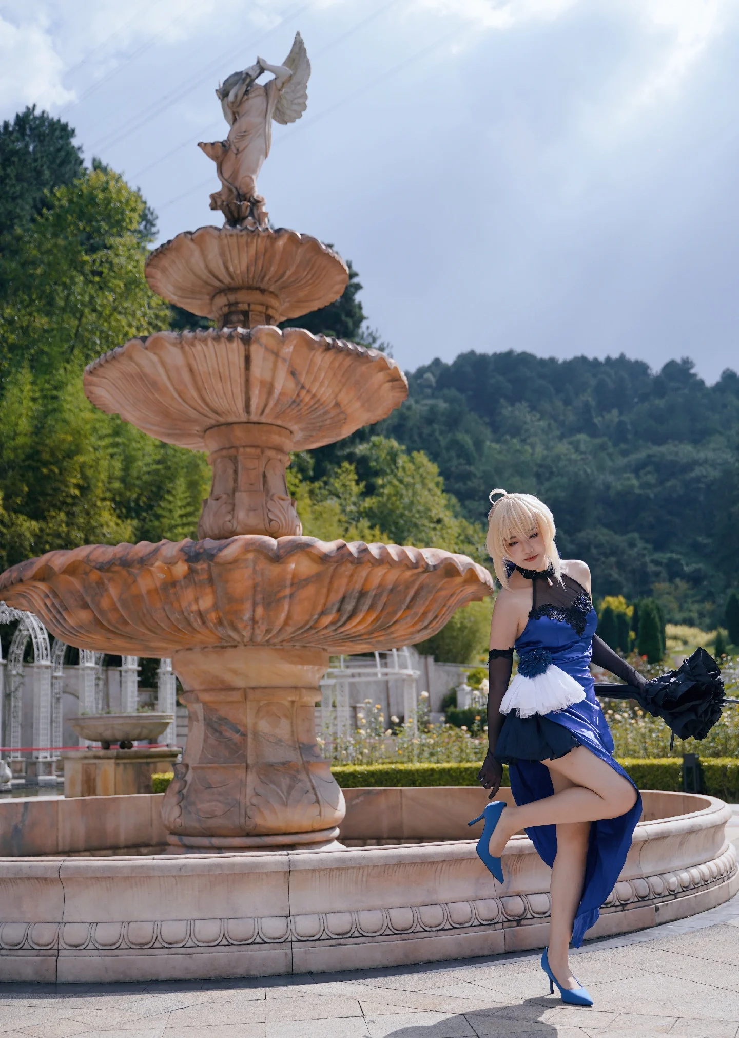 [Saber Cosplay] Fate Series Classic Formal Dress Look Outdoor Location Shoot