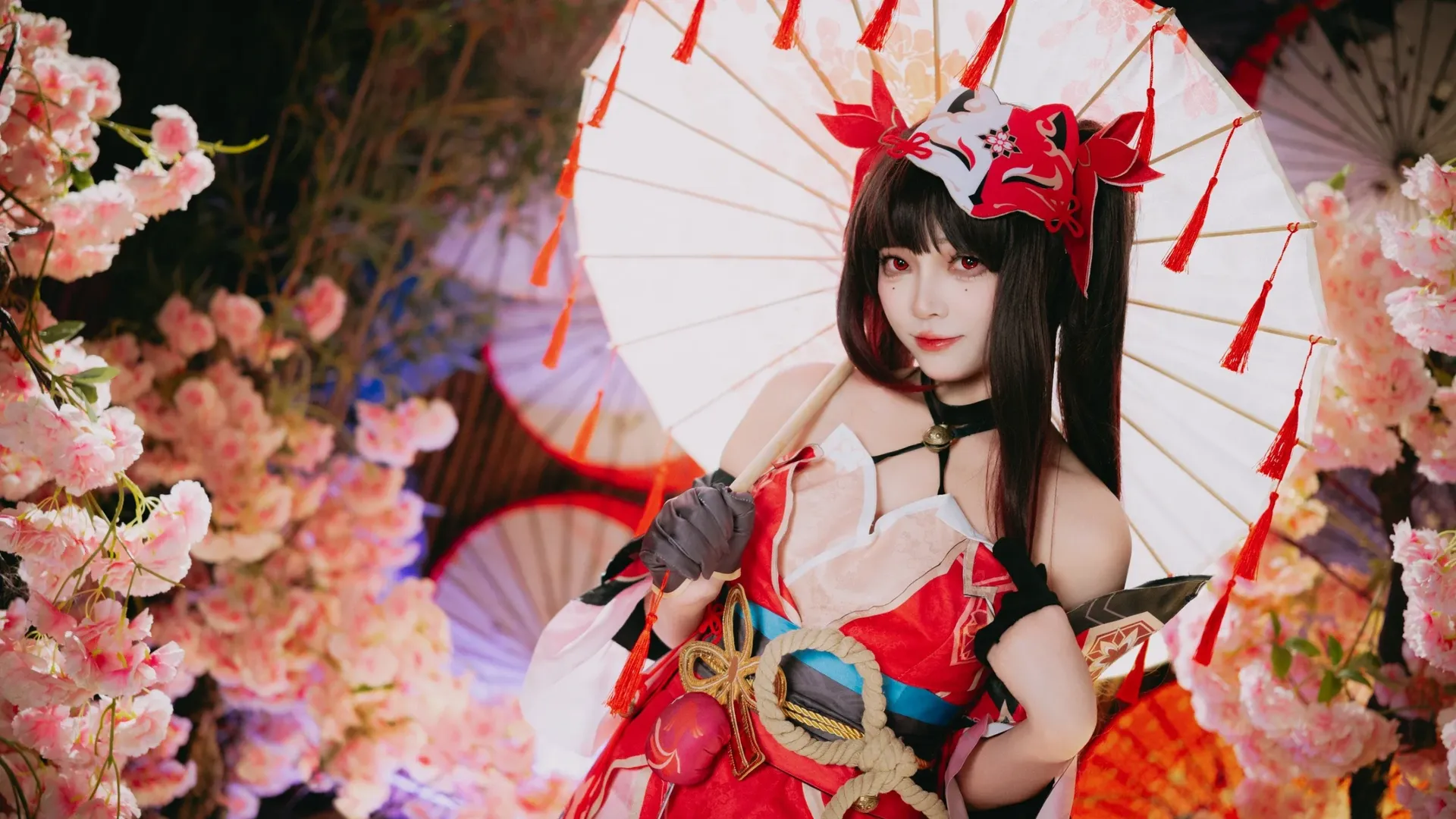 【花火 コスプレ】月下の桜と赤い橋、『崩壊：スターレイル』の狐面少女を再現 - 4 枚目