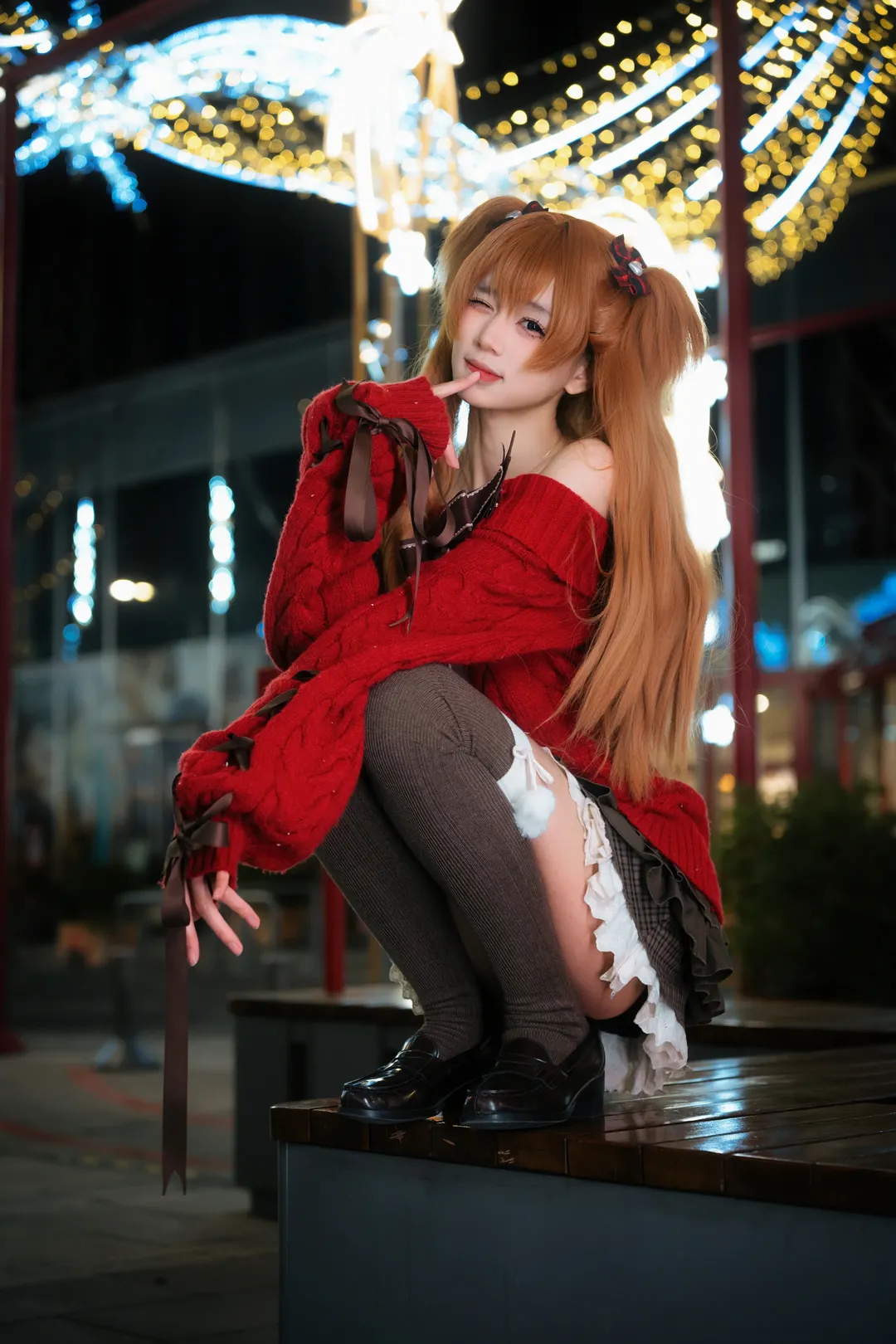 【明日香cos】红毛衣与过膝丝袜，在新世纪福音战士夜灯下捕获冬日私设感 - 第 1 张