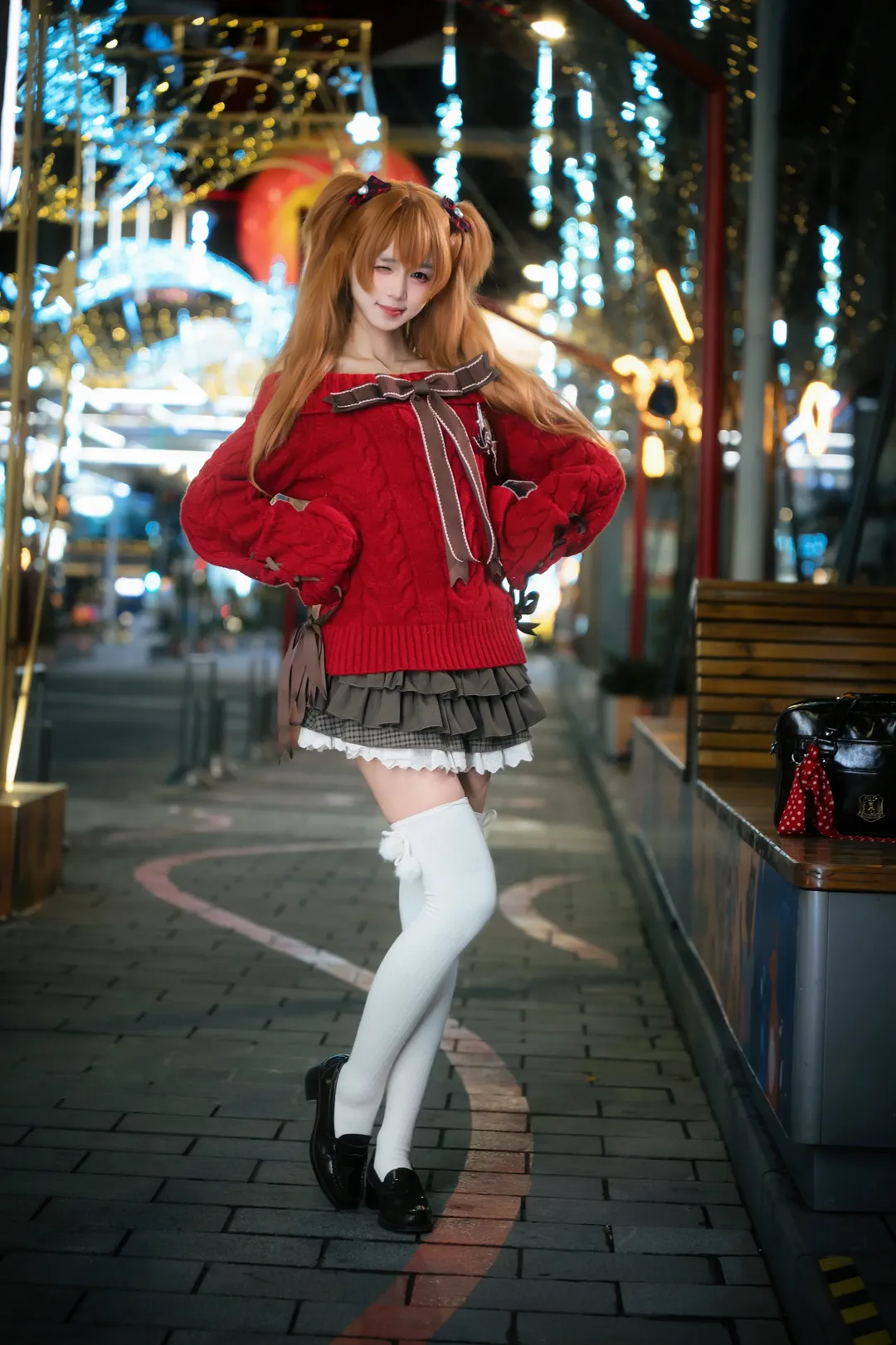 【明日香cos】红毛衣与过膝丝袜，在新世纪福音战士夜灯下捕获冬日私设感 - 第 2 张