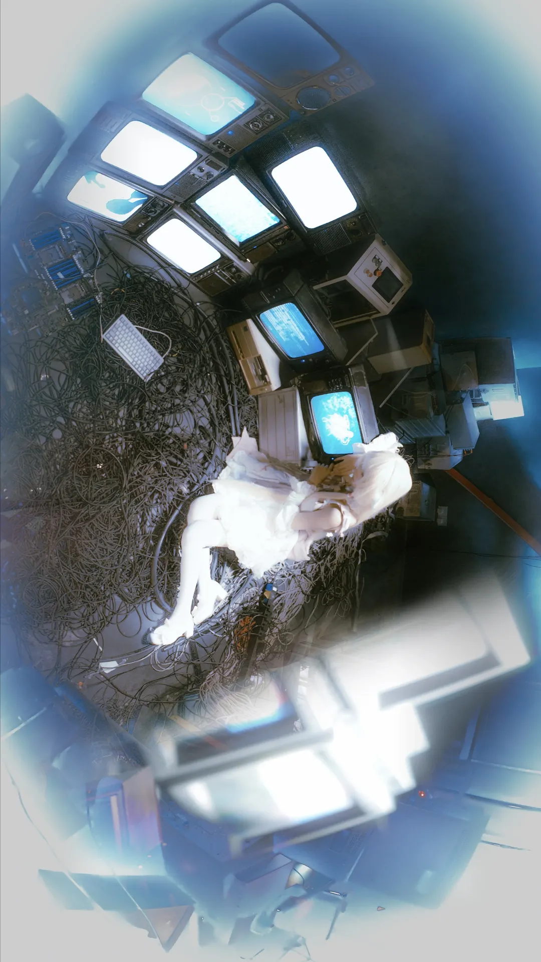 【小叽cos】人型电脑天使心，复古机房的清冷与纯净 - 第 1 张