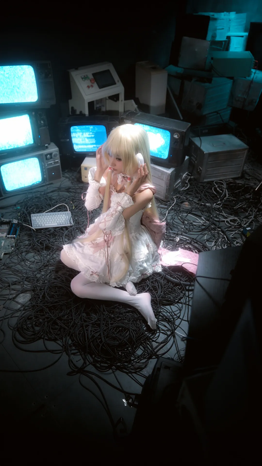 【小叽cos】人型电脑天使心，复古机房的清冷与纯净 - 第 4 张
