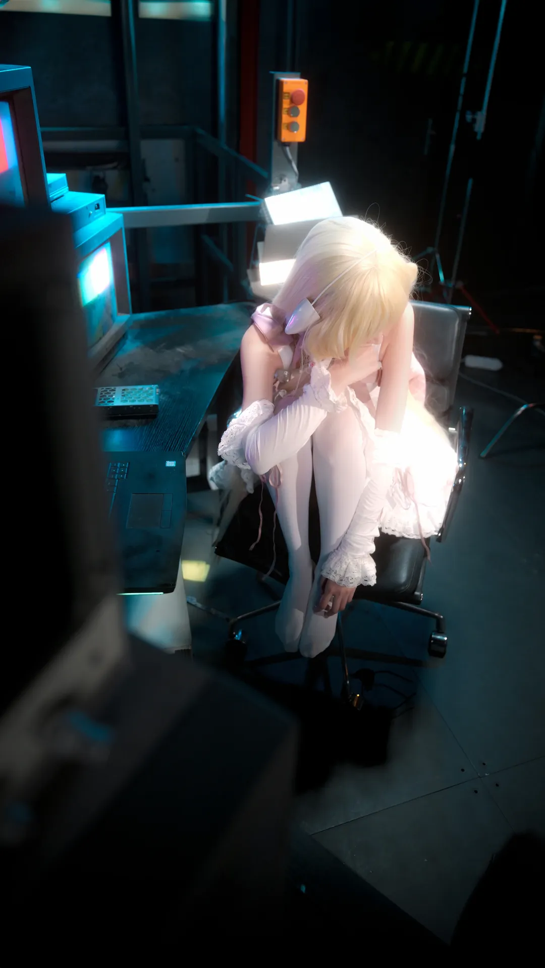 【小叽cos】人型电脑天使心，复古机房的清冷与纯净 - 第 5 张
