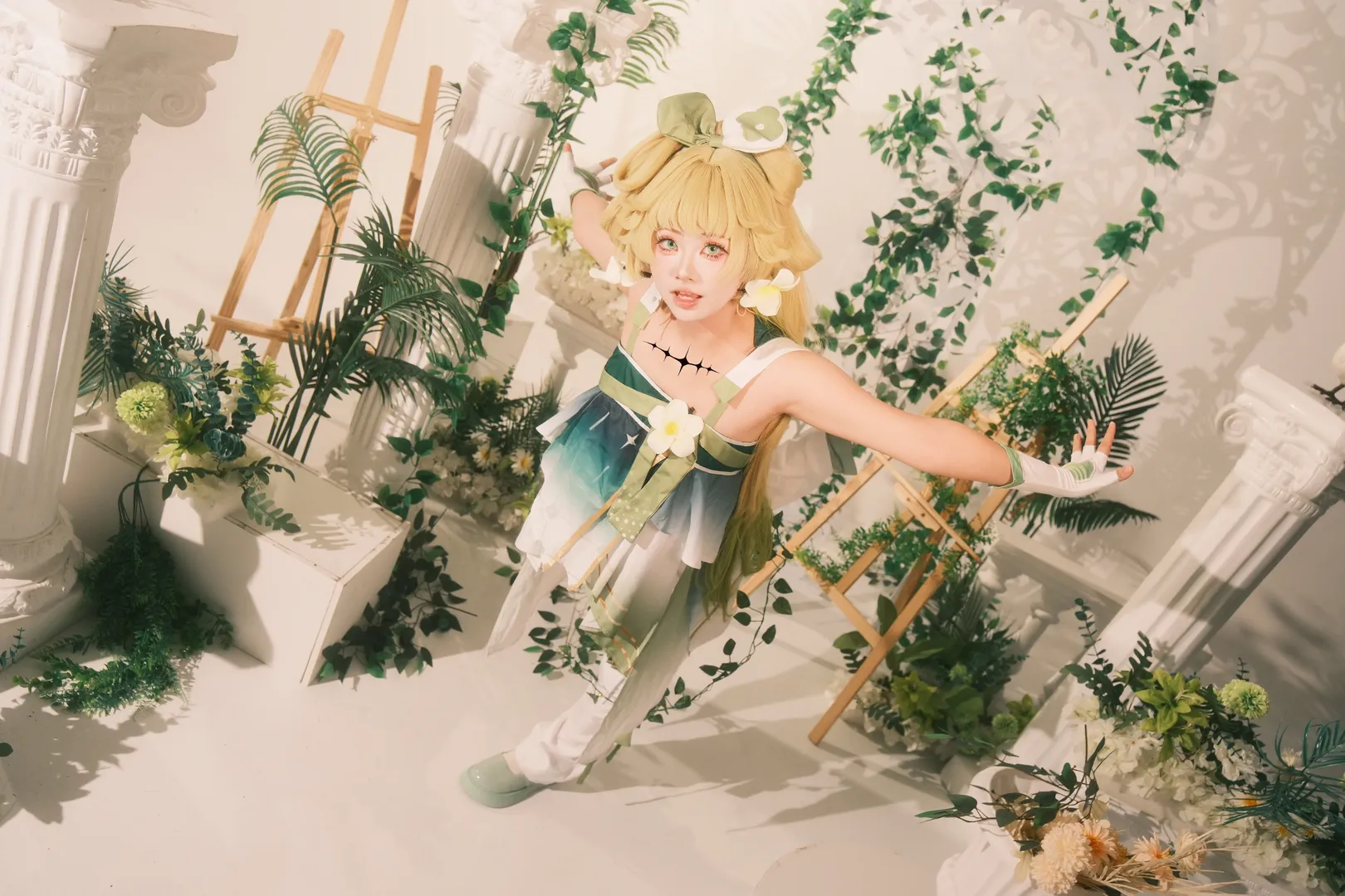 【维里奈cos】鸣潮棚拍，让每一朵花都拥有生命的奇迹
