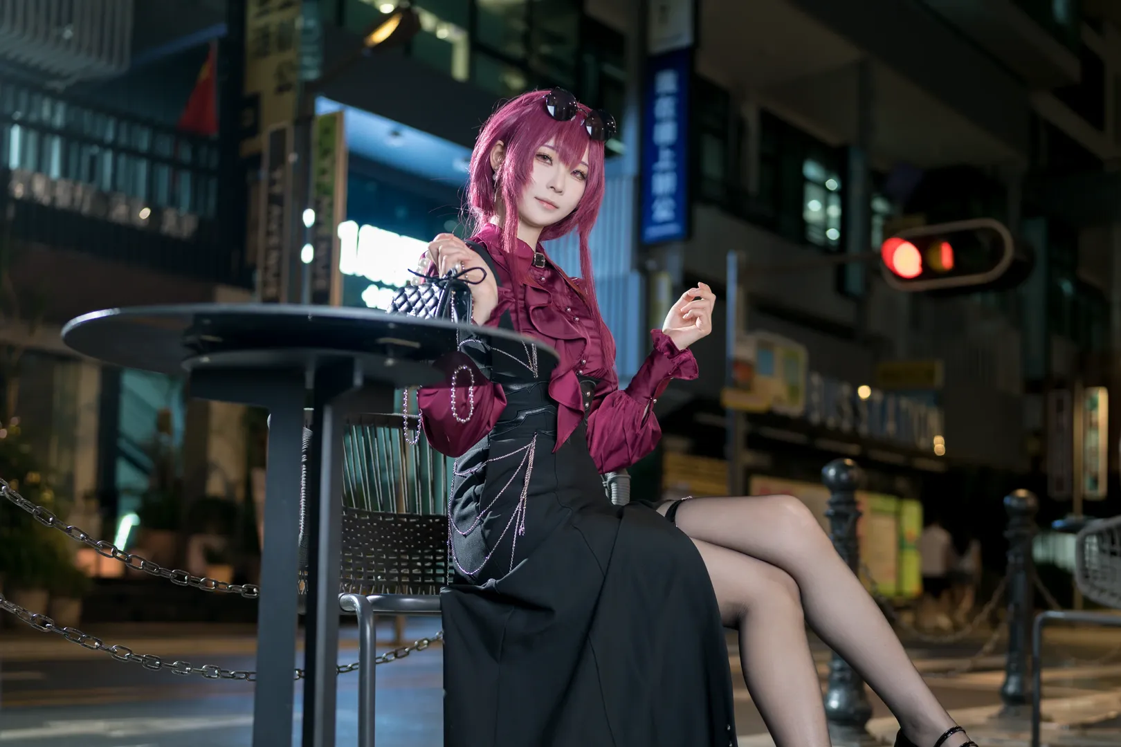 【卡芙卡cos】崩坏星穹铁道里的红色电话亭夜拍分享 - 第 1 张