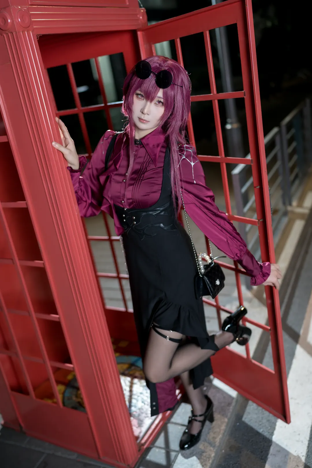 【卡芙卡cos】崩坏星穹铁道里的红色电话亭夜拍分享 - 第 4 张