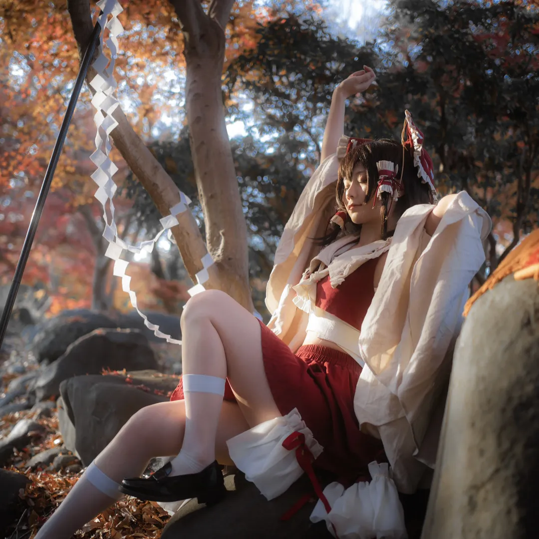 【博麗靈夢cos】秋意濃，陽光下鬆弛的巫女時光