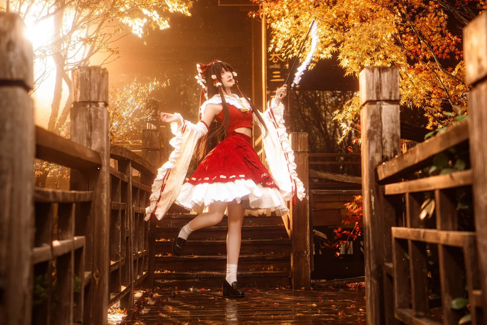 【博丽灵梦cos】东方project秋日枫叶下的红白巫女正片分享 - 第 3 张