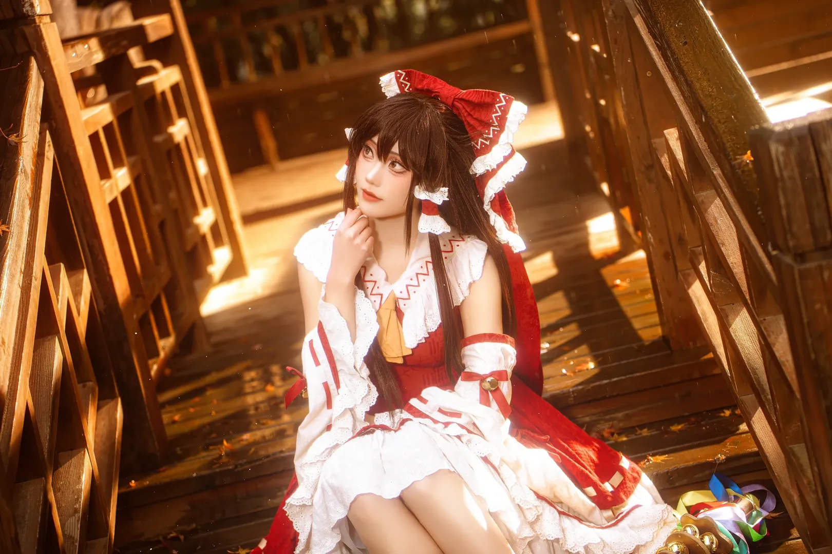 【博丽灵梦cos】东方project秋日枫叶下的红白巫女正片分享 - 第 8 张