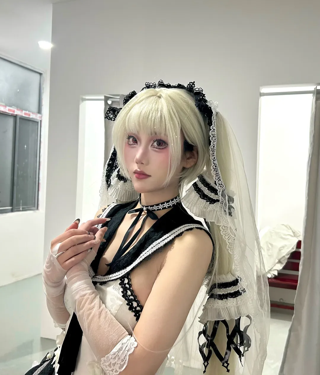 【フォーミダブル コスプレ】アズールレーン フォーミダブルのお着替え、白黒レースに包まれた気品あるお嬢様 - 2 枚目