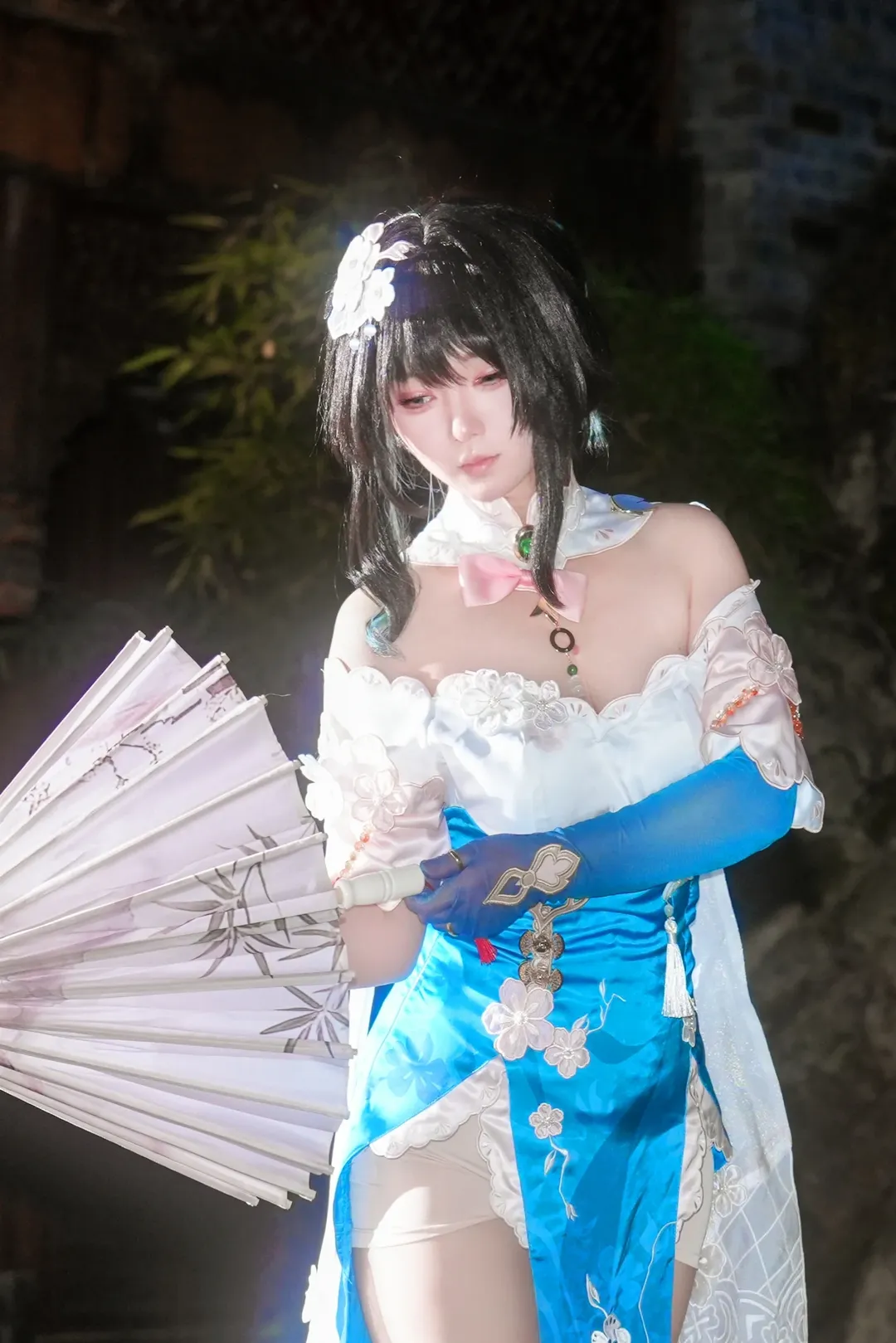 【阮梅cos】崩坏星穹铁道，蓝白水色折扇半掩夜园