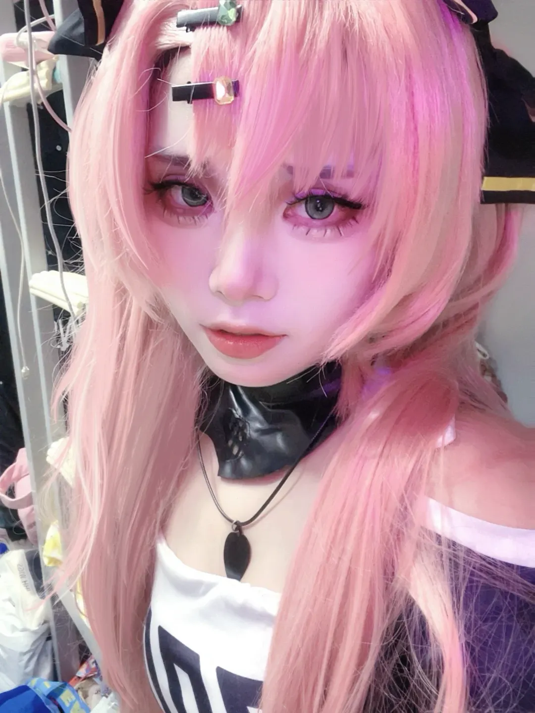 【にこ コスプレ】ゼンレスゾーンゼロのピンク基調、モノトーンコーデで魅せるクールな佇まい - 2 枚目