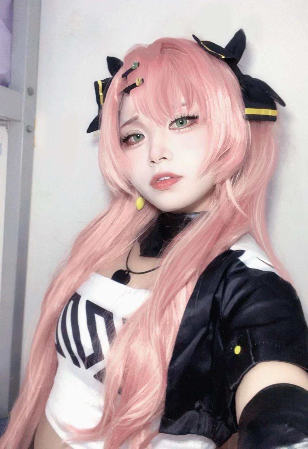 【妮可cos】绝区零里的粉色基调，黑白穿搭的酷感演绎