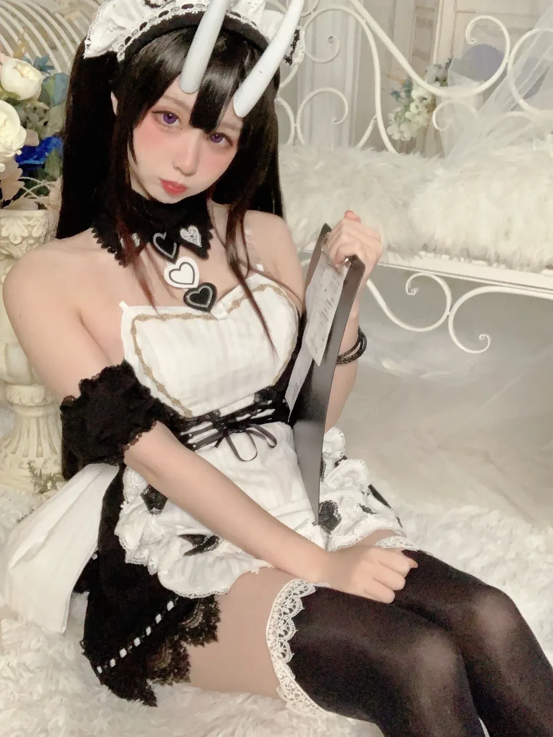 【アズールレーン ツインテール メイドコスプレ】白黒メイド服の没入体験 - 4 枚目