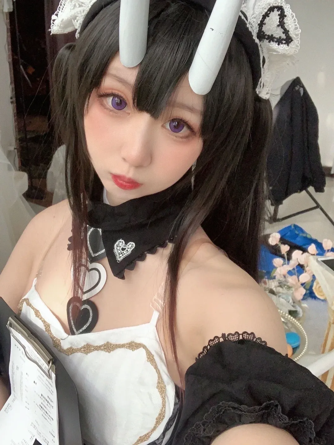 【アズールレーン ツインテール メイドコスプレ】白黒メイド服の没入体験 - 5 枚目