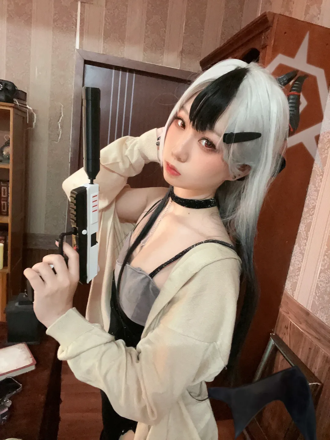 【鬼方佳代子cos】蔚蓝档案里的不良少女，持枪出击 - 第 1 张