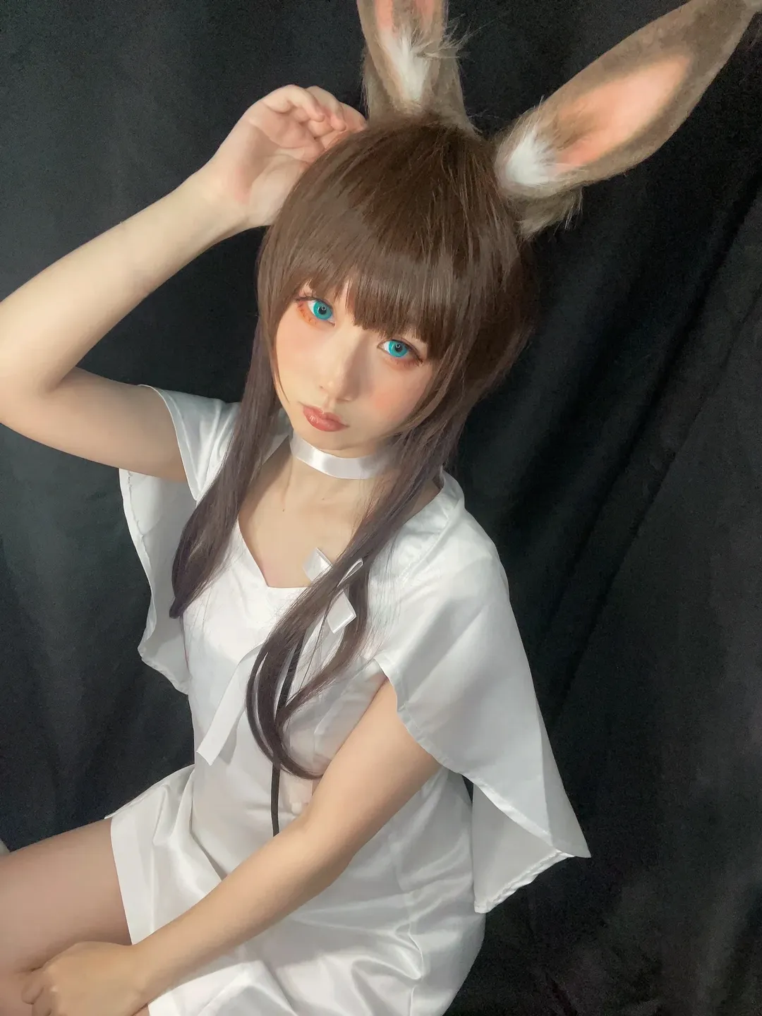 【阿米娅cos】明日方舟兔耳少女与刀片的反差演绎 - 第 3 张