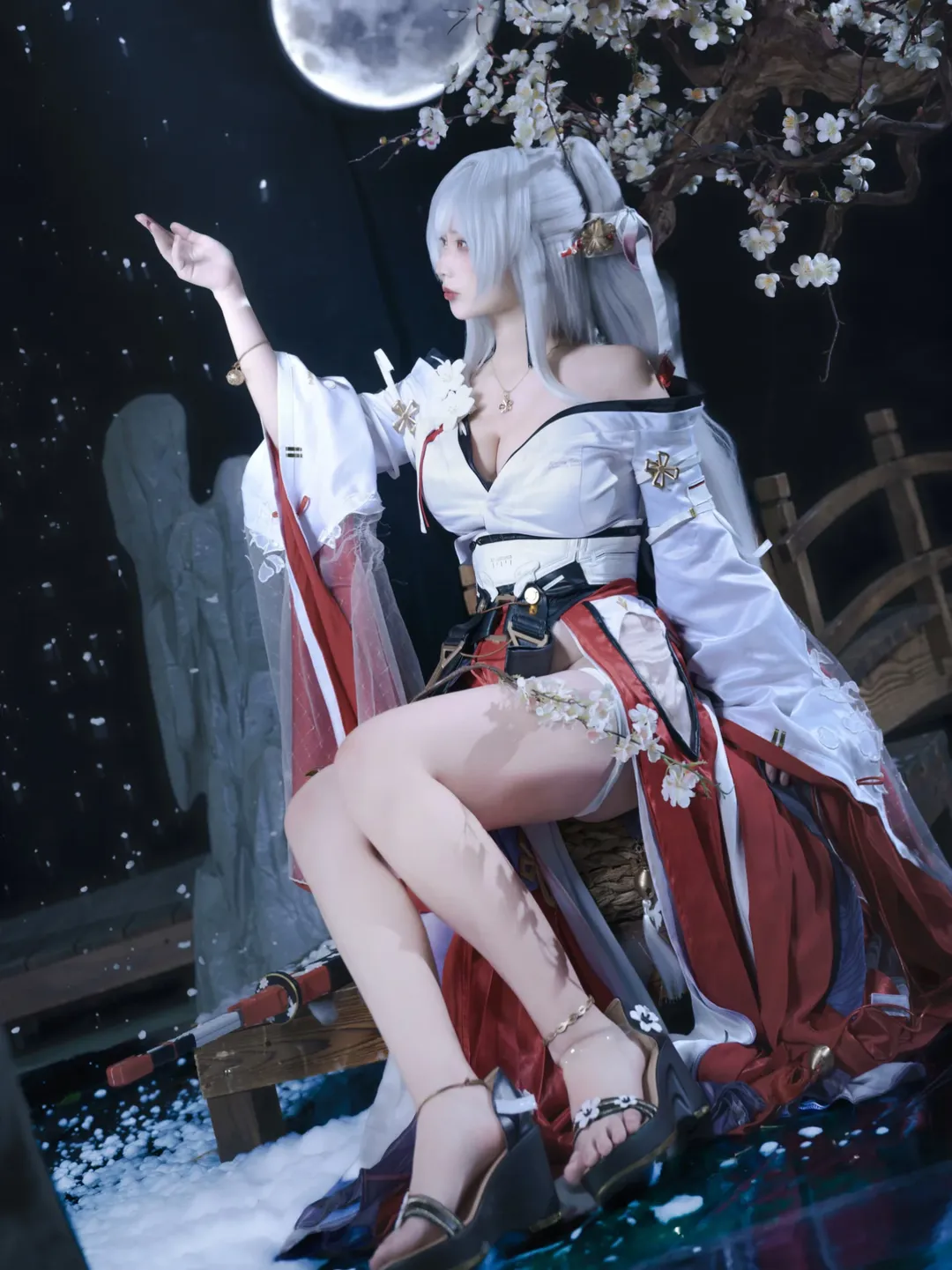【绯雪cos】鸣潮里的清冷少女 - 第 1 张