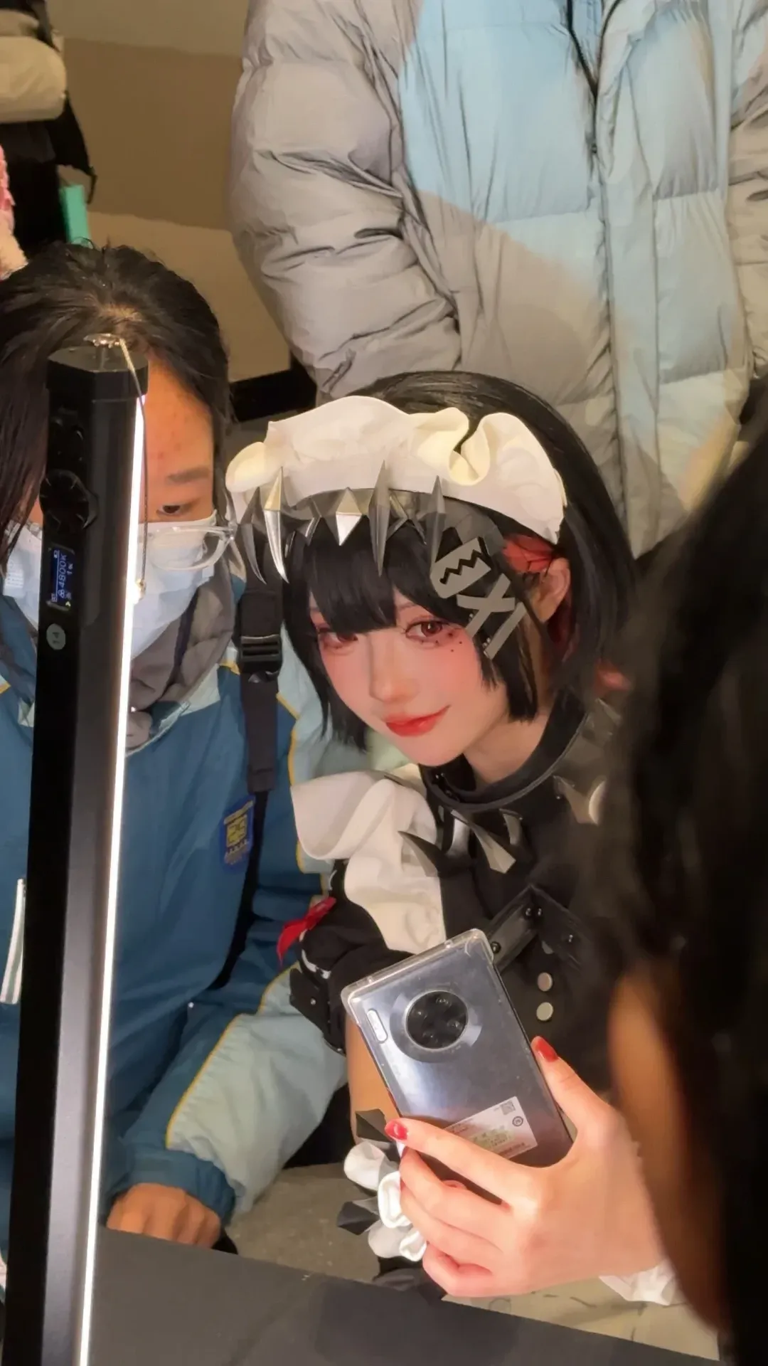 [Ellen Joe cosplay] Full-Body Showcase of Zenless Zone Zero's Shark Maid at Comic Convention - Image 2