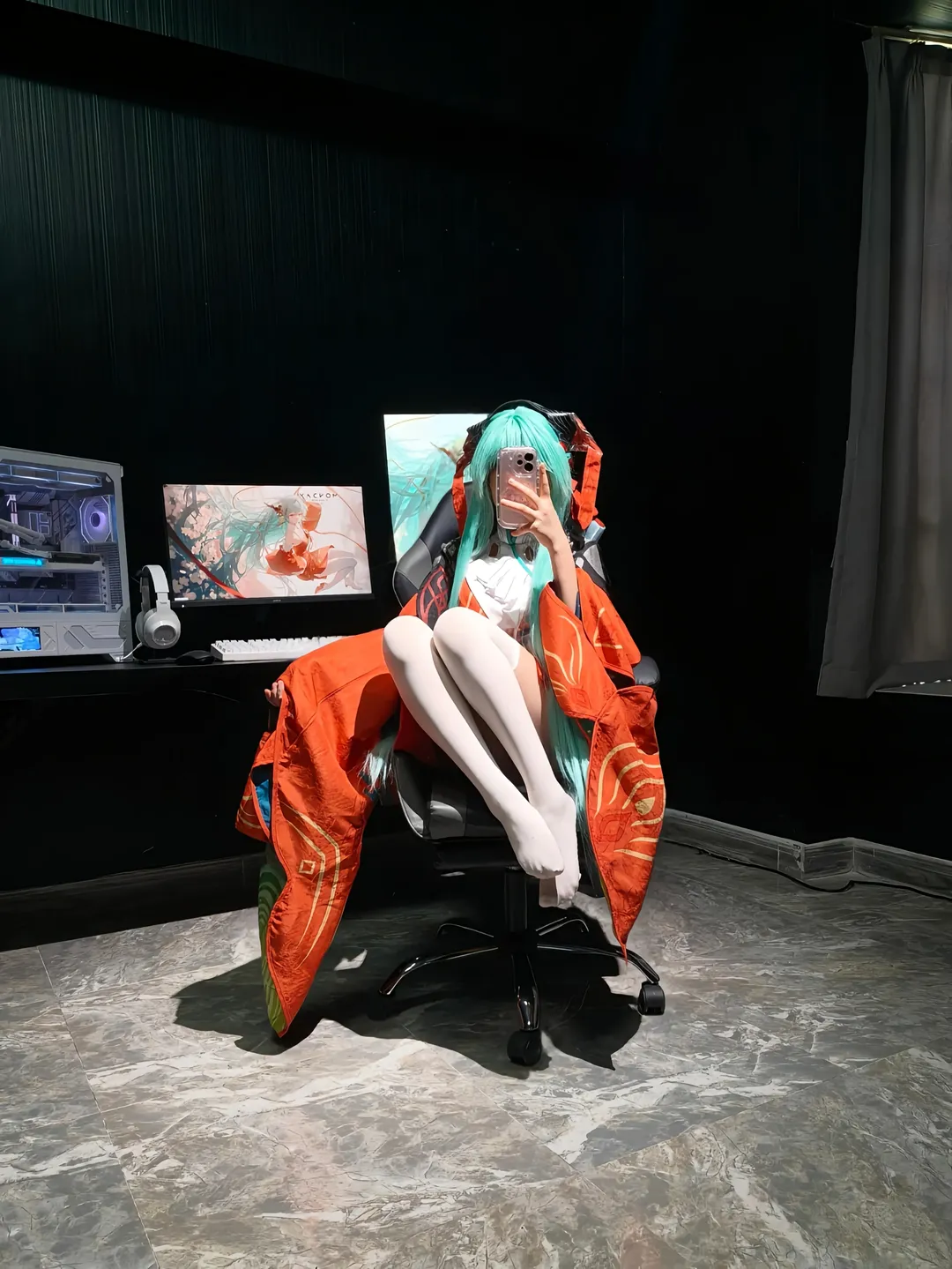 【少司缘cos】在暗黑电竞房利用硬光拍摄白丝与长袍的心得 - 第 3 张