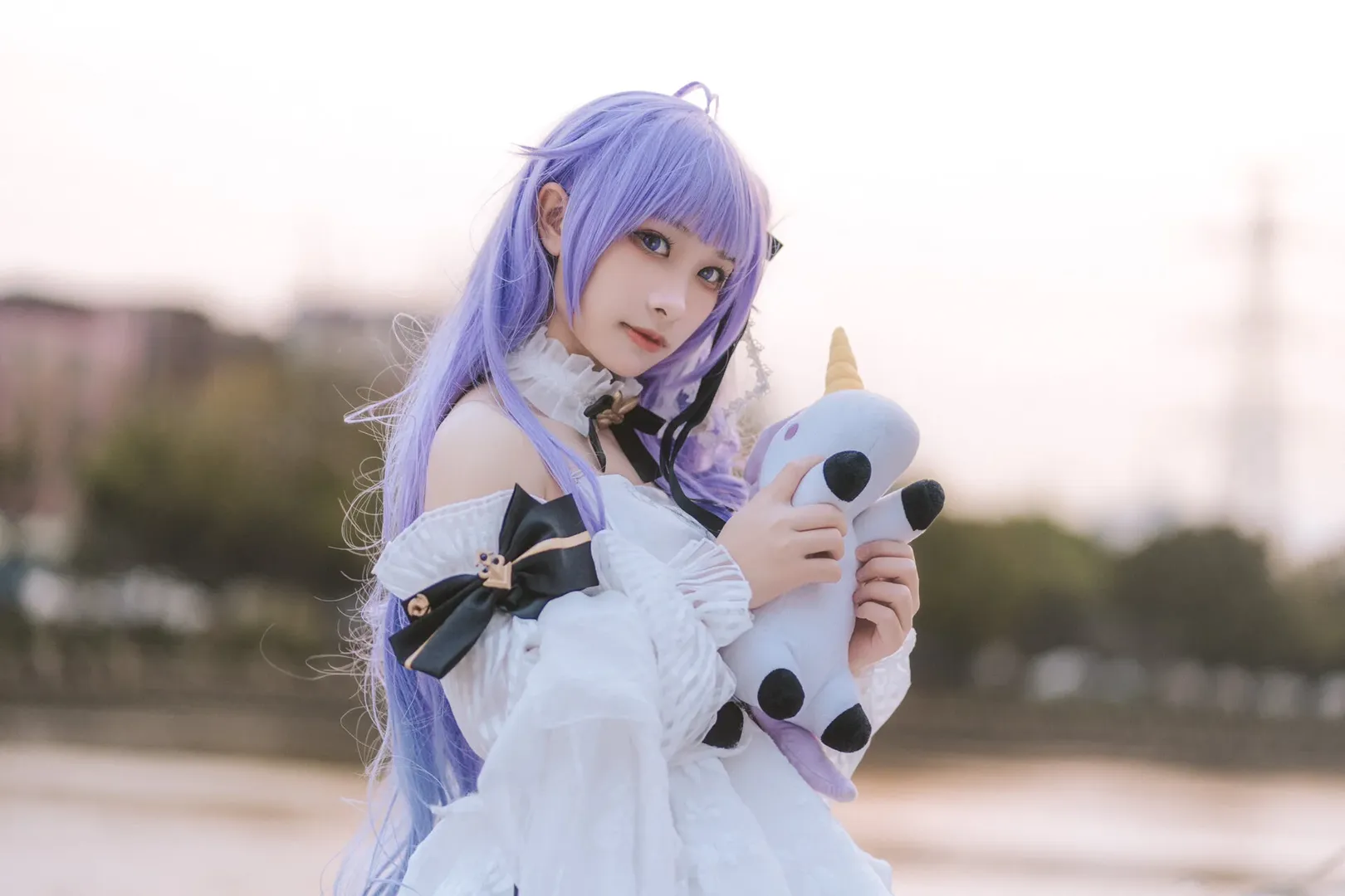 【Unicorn Cosplay】Azur Lane Bridal Styling: Gentle Moments in a White Dress and Stockings - Image 8